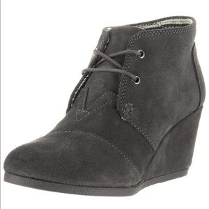 Tom’s desert wedge - gray suede